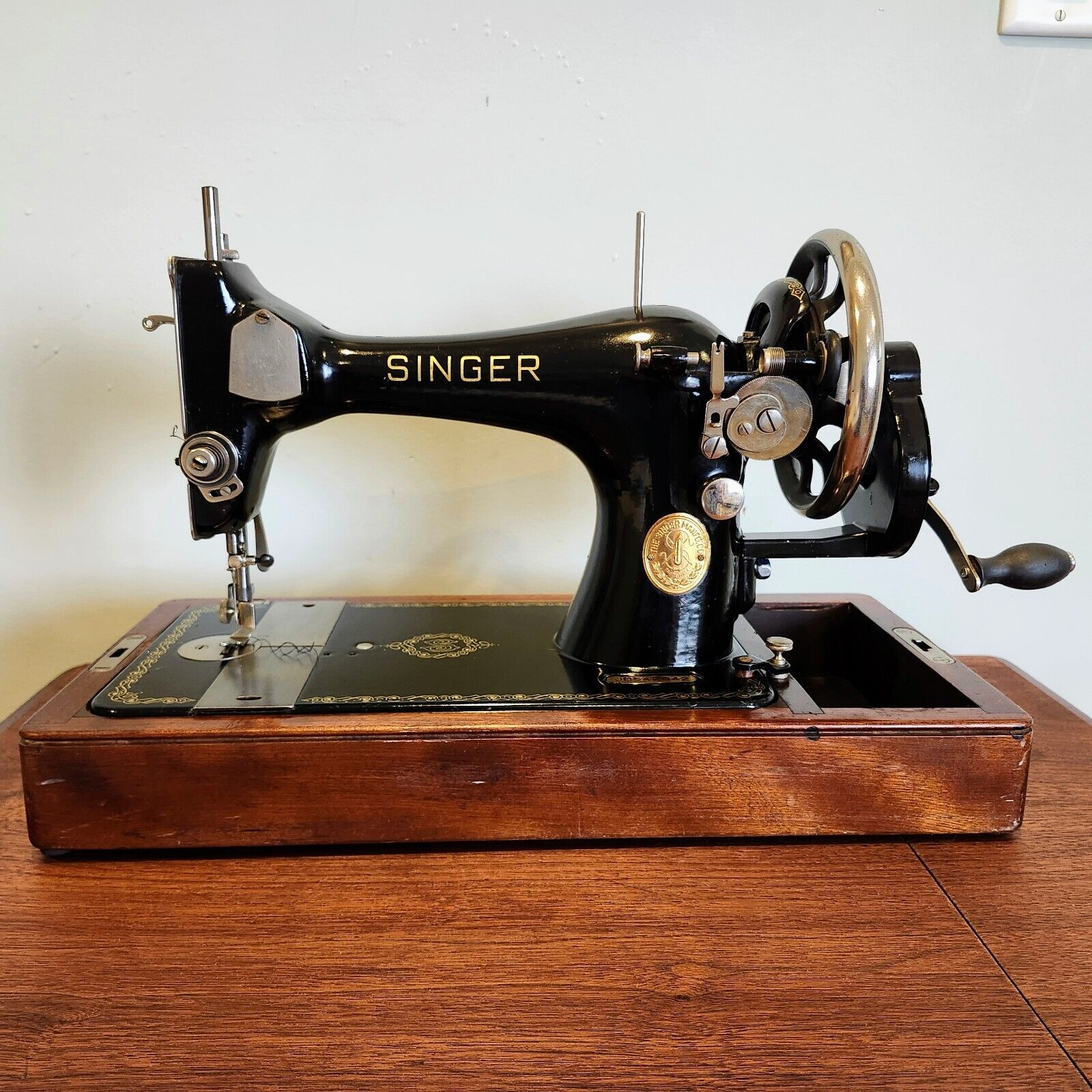 Stunning 1936 Singer Sewing Machine 128  Hand Crank Bentwood Case \