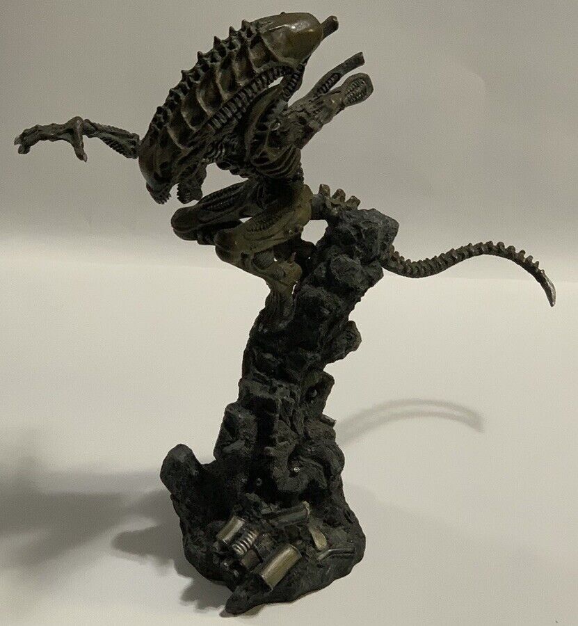 Pre-Owned Alien Warrior Palisades Toys Ltd Ed #0964/2000 Resin Statue 2001 AVP