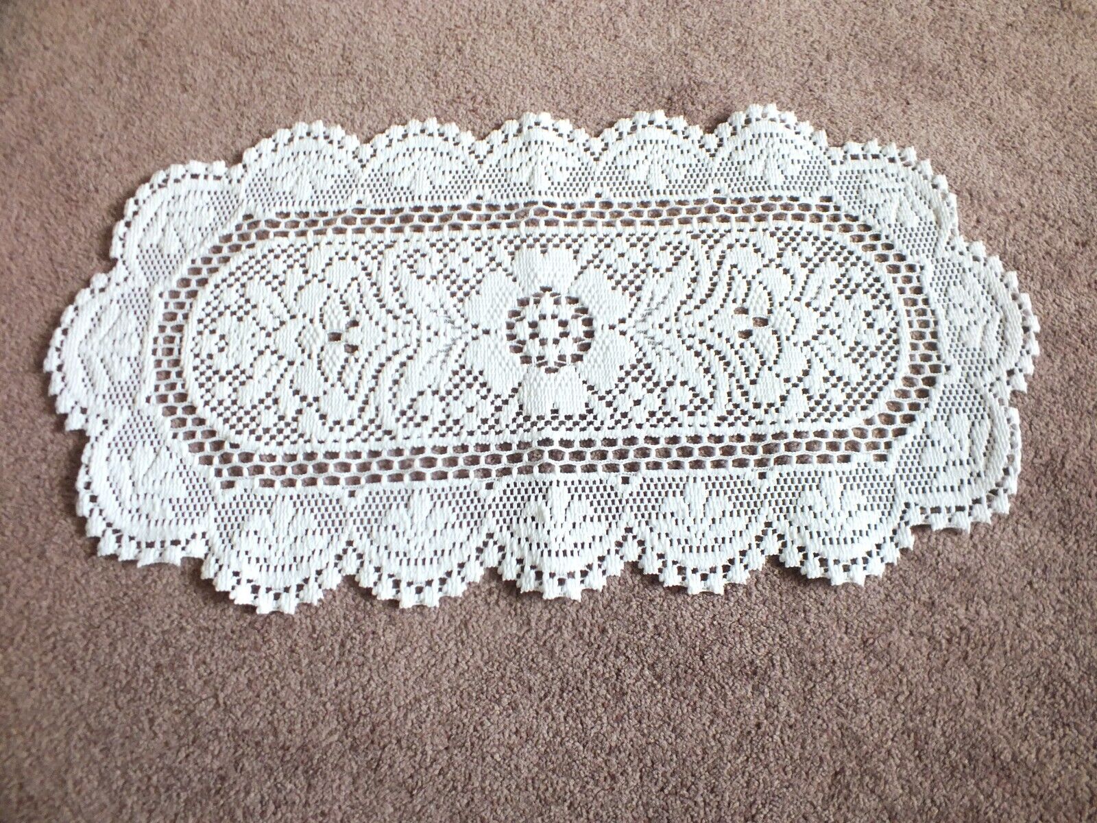 Collectible Beautiful Heritage Lace Doily Table Linen Crisp White 22x11 1/2\