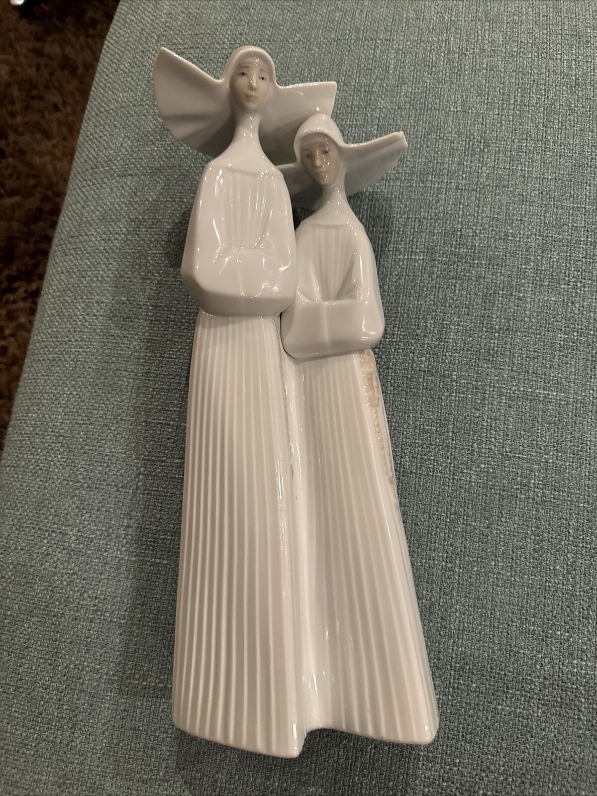 Lladro Porcelain Figurine of Two Nuns #4611 