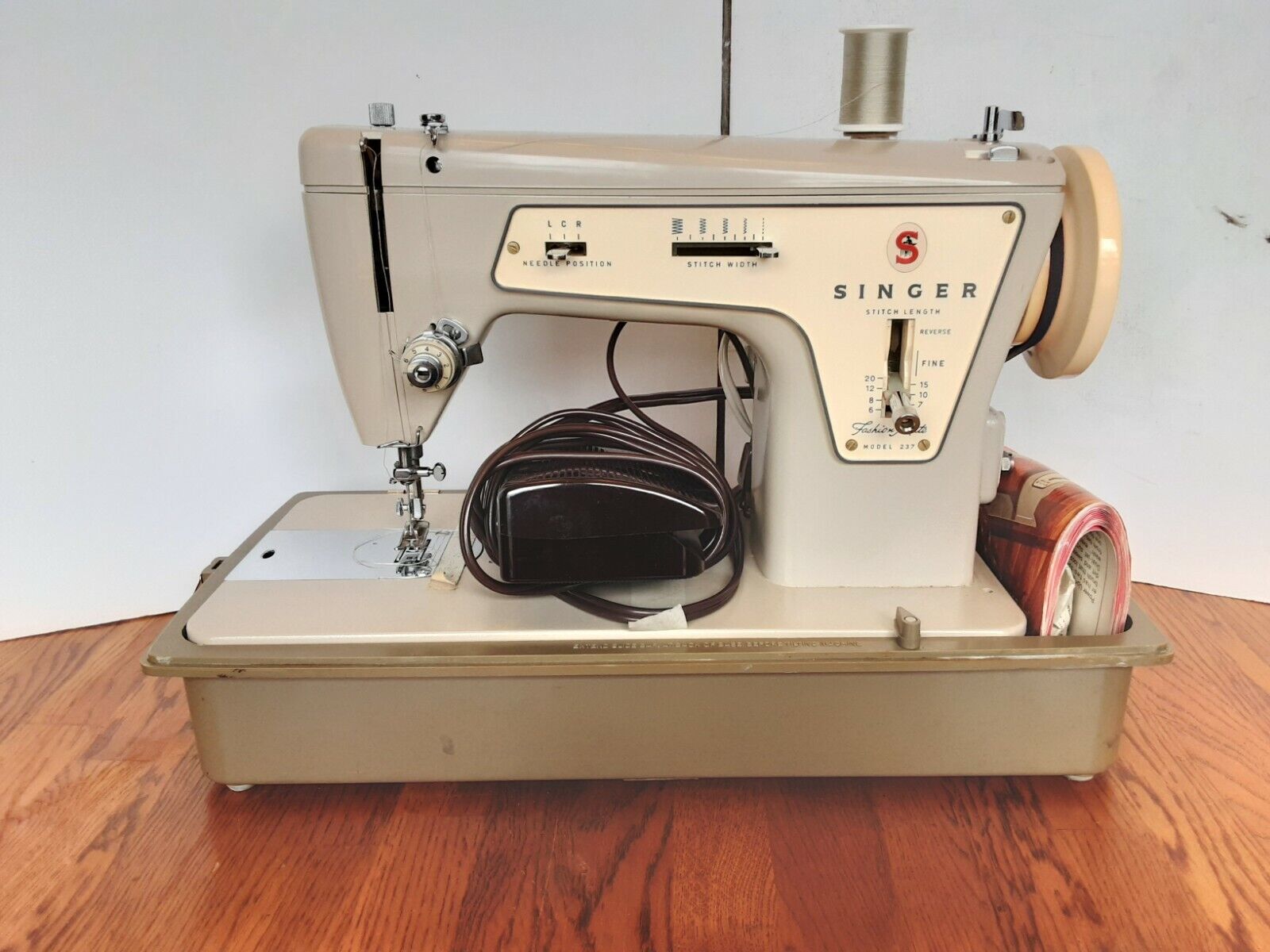 Vintage Singer Sewing Machine Model 237 Fashion Mate in Carrying Case And Manual