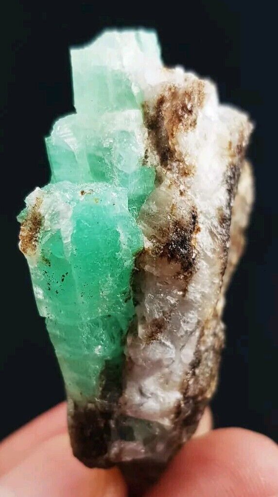 168 Ct Natural Green Color Emerald Crystal Specimen From Pakistan