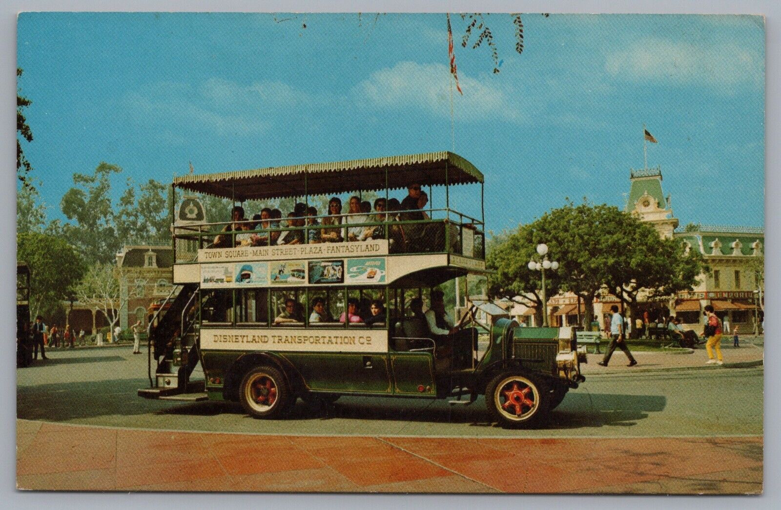 Disneyland Omnibus Main Street USA 1-267
