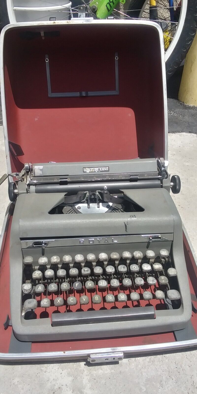 Vintage Royal Quiet Deluxe Portable Typewriter With Case