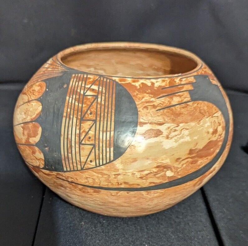 Nicolas Quezada of Mata Ortiz Mexico Marbled Pottery.