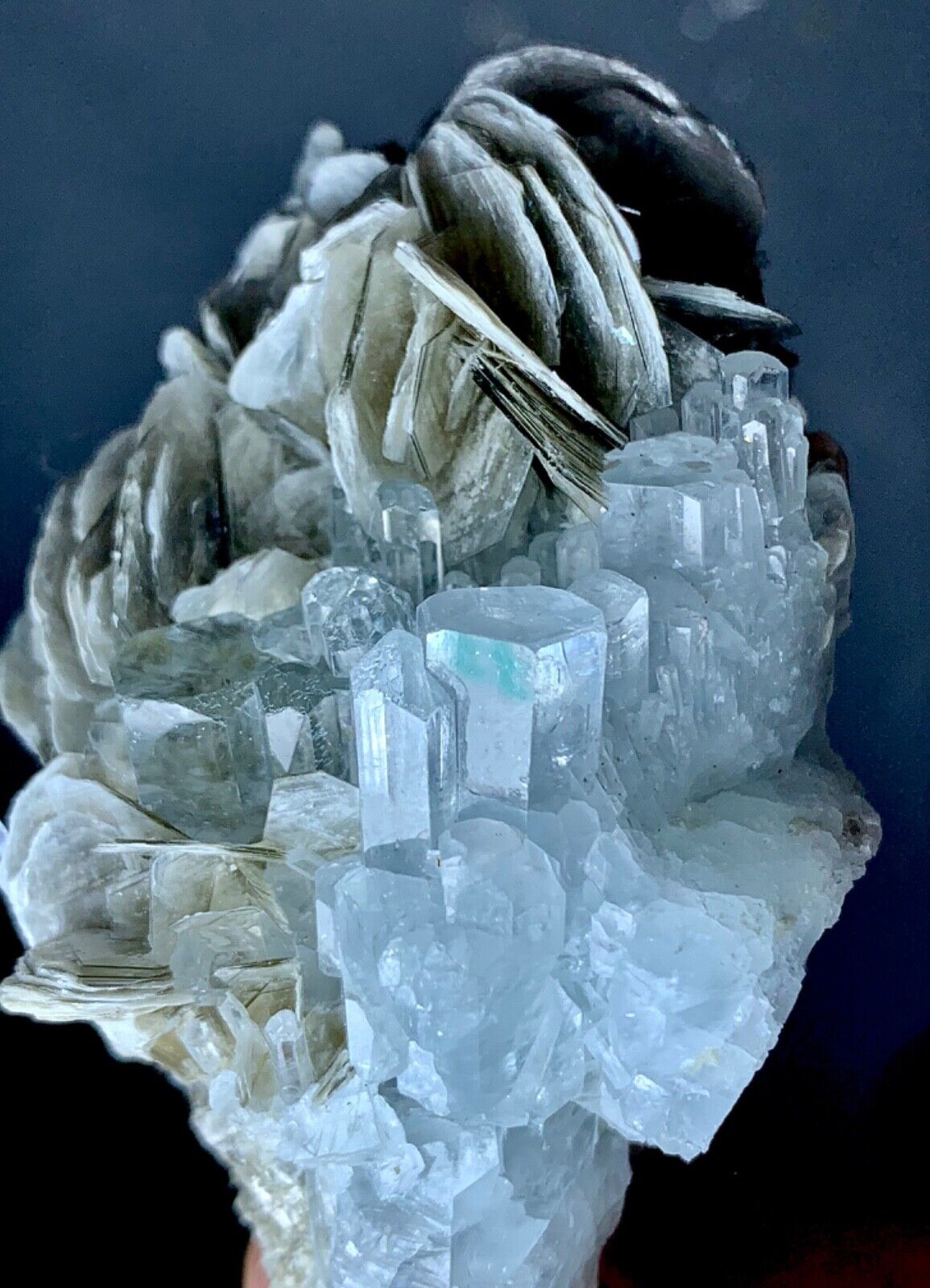 430 Carat Aquamarine Crystal Bunch From Nagar Valley Pakistan