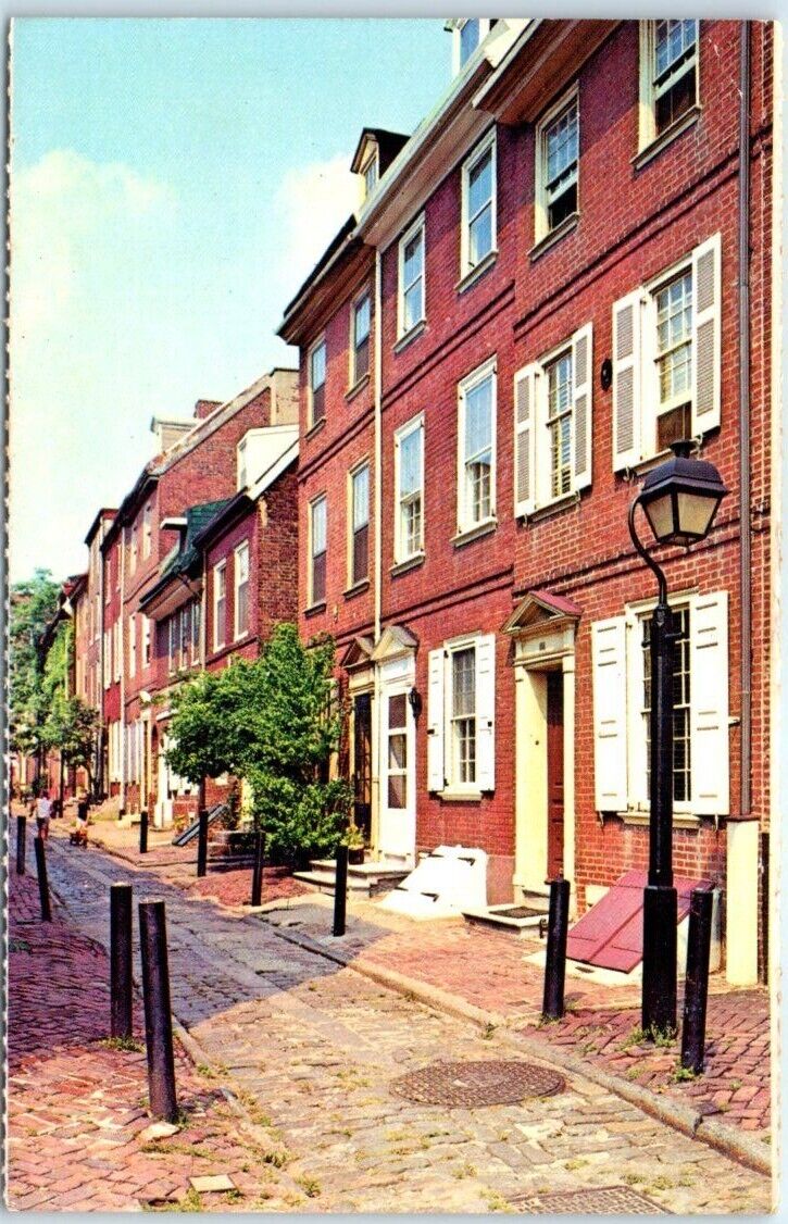 Postcard - Elfreth\'s Alley - Philadelphia, Pennsylvania