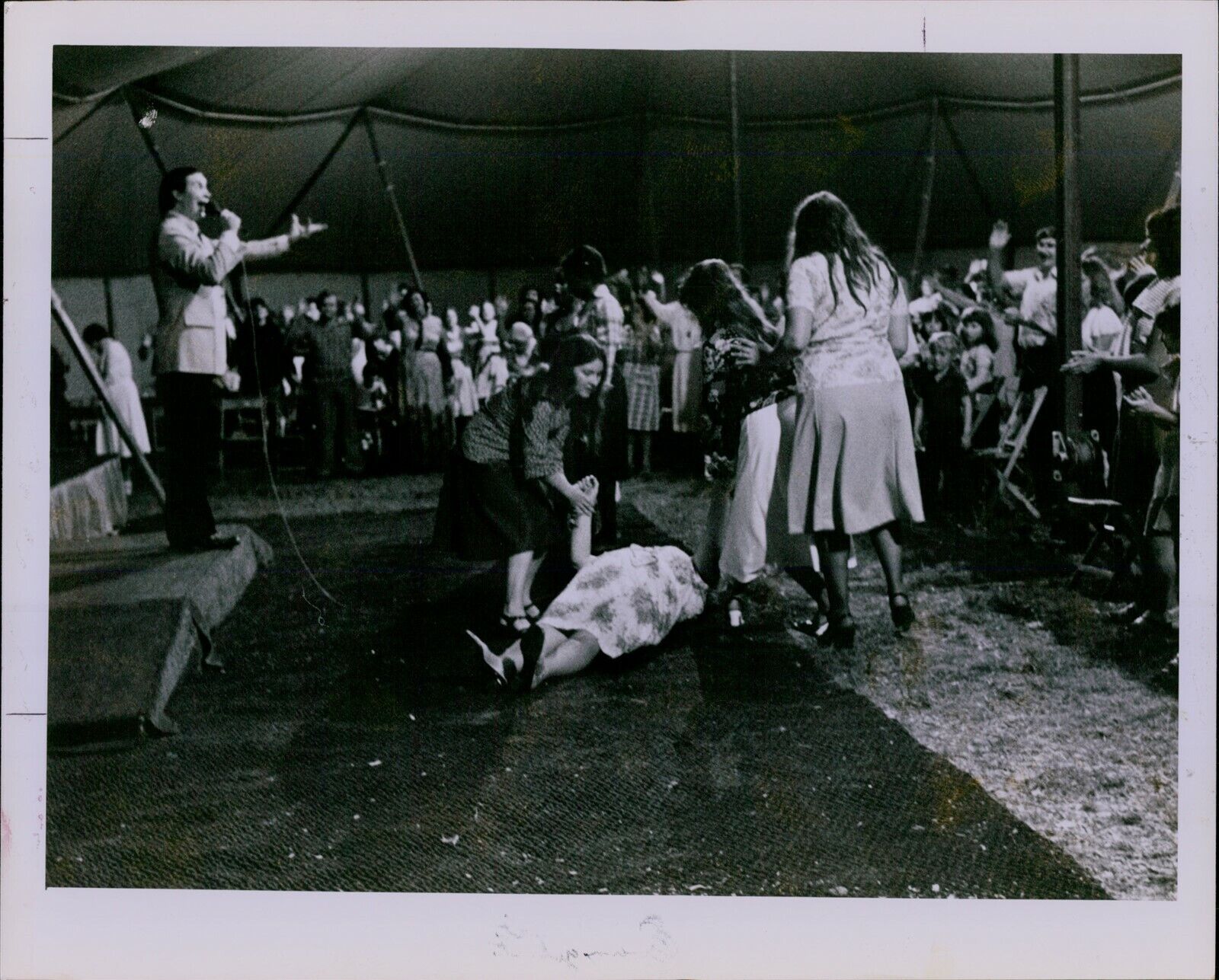 LG853 1979 Original Photo CHRISTIAN EVANGELICALS Fundamentalists Tent Peacher