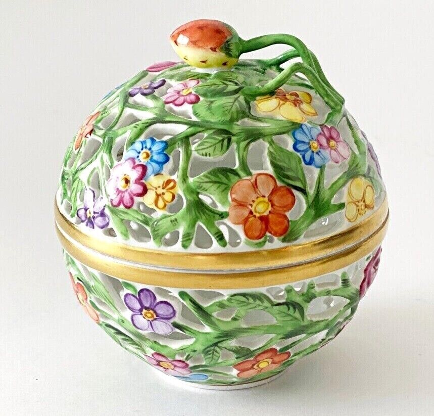 HEREND HUNGARY FLORAL PORCELAIN HAND PAINTED LIDDED TRINKET JEWELRY BOX Exc.