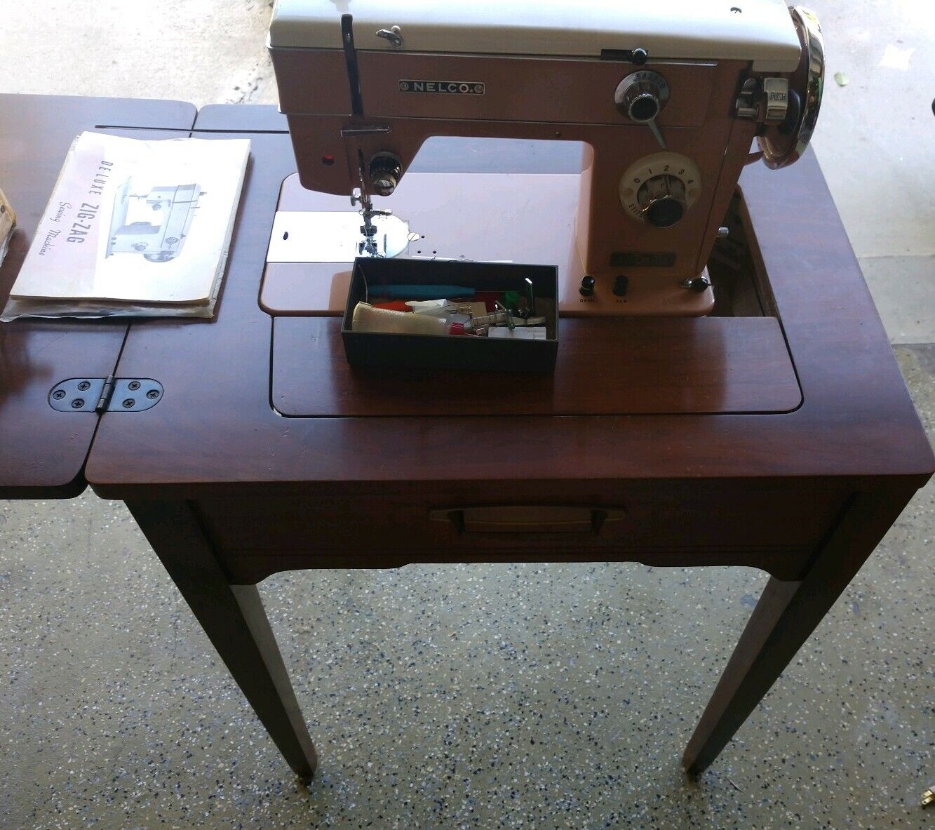 Nelco De Luxe ZiG ZAG Sewing Machine Motor Model 2311 w/ case table manual
