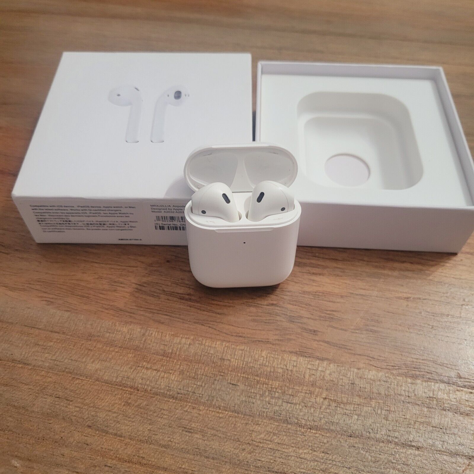 Original Apple AirPods 2nd Generation With Wired Charging Case Full Set NEW