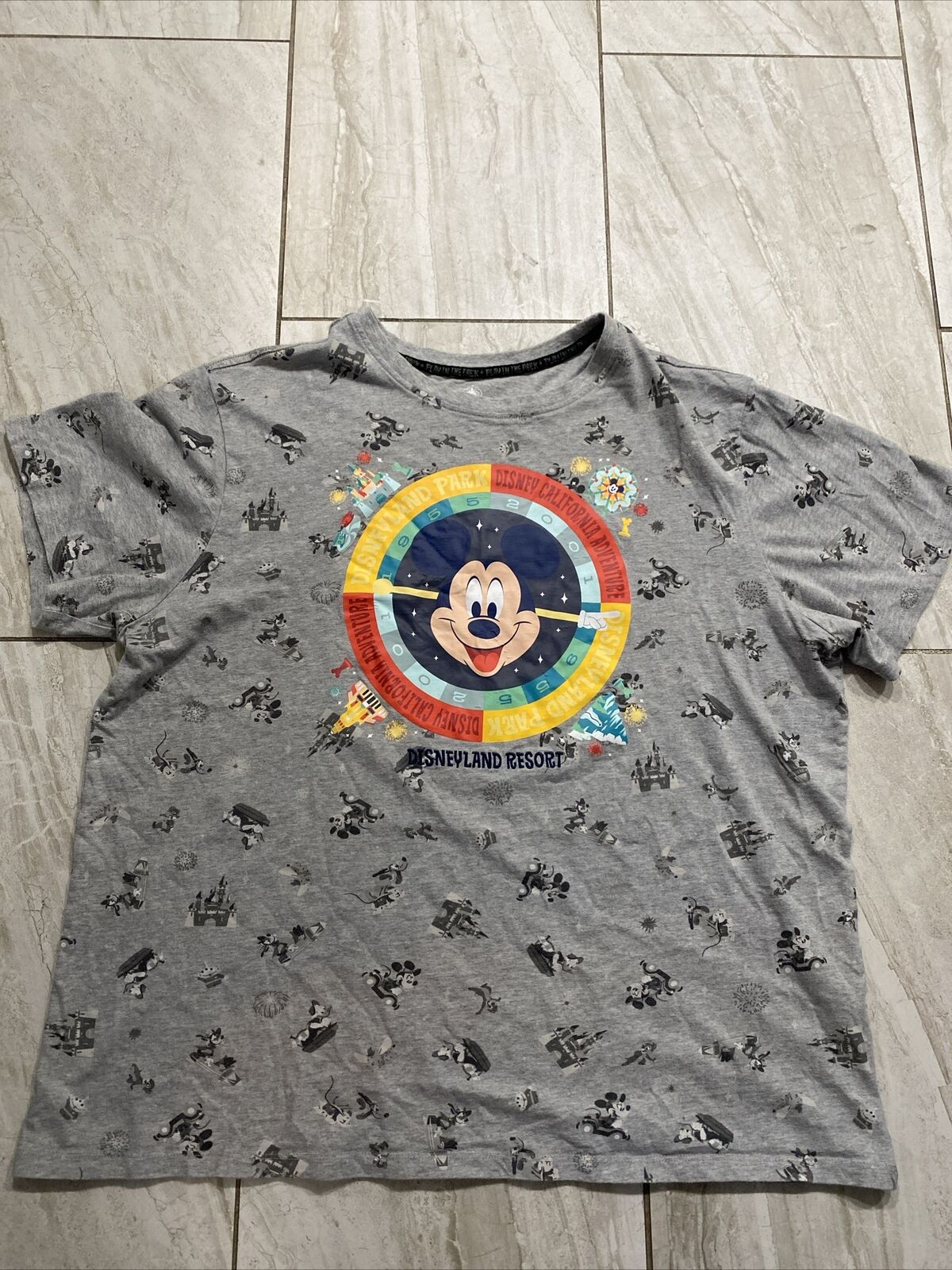 2001 A0P Disneyland Mickey Mouse Compass Attractions Gray Tee Shirt Size XL