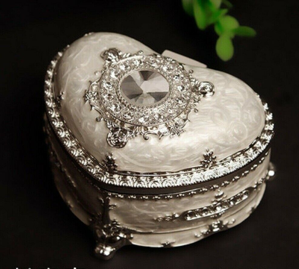 WHITE TIN ALLOY HEART SHAPE MUSIC BOX : UNCHAINED MELODY