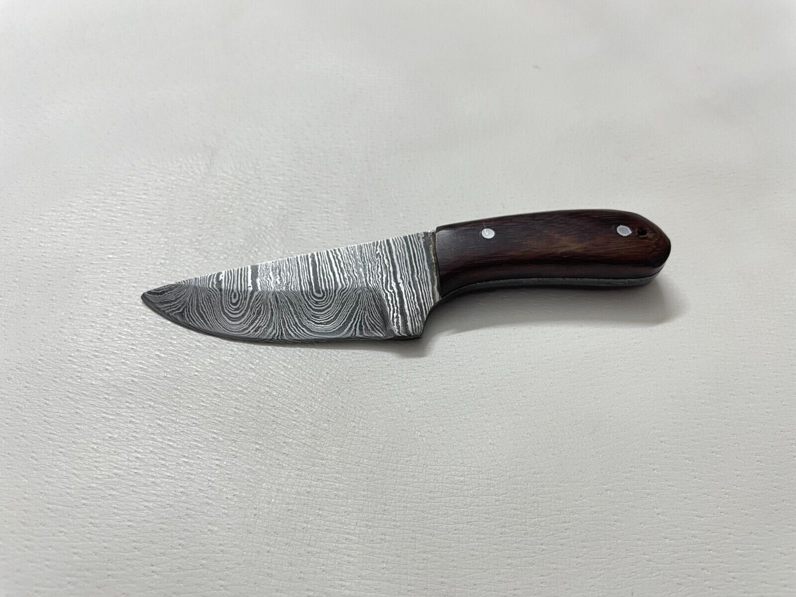 Custom Handmade Damascus blade knife/Fixed blade knife with sheath