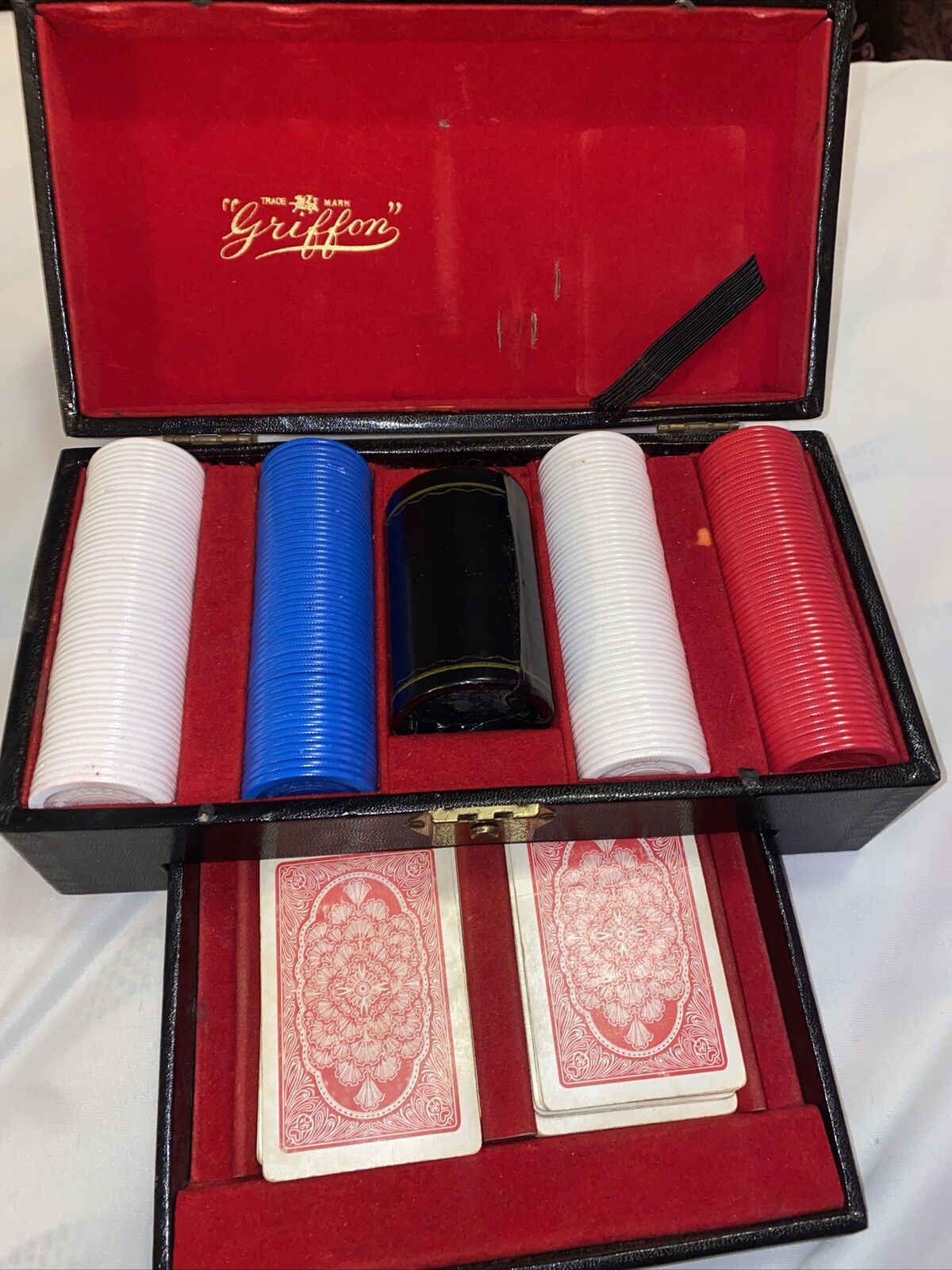 Vintage Griffon Poker Set Black Faux Leather Case No Dice