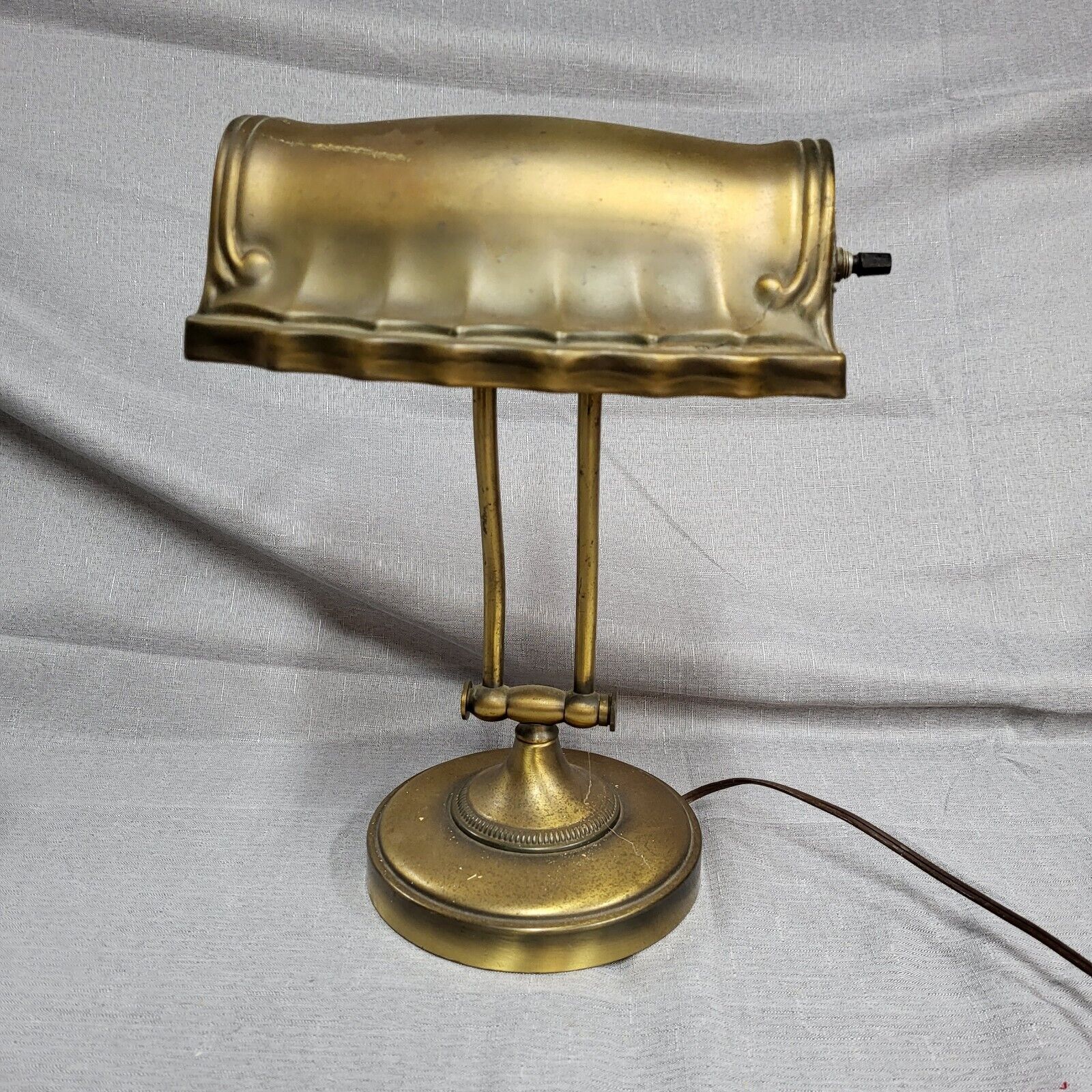 Vintage Art Deco Brass Bankers Desk Table Lamp Scalloped Front Ornate WORKS