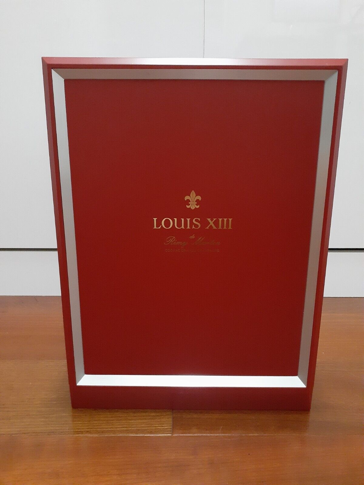 Louis XIII Remy Martin Empty box MirroredStand NoBottle  Serial D_19/10D 3021396