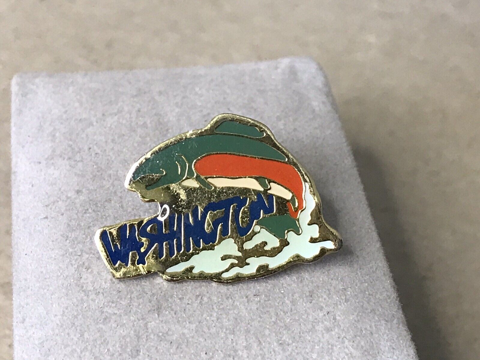 Vintage Washington State Fishing Gold Tone Enamel Lapel Pin