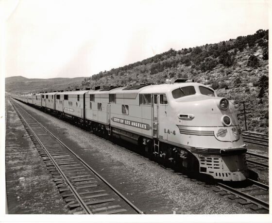 UP/C&NW EMD E6ABB Diesel with City of Los Angeles VINTAGE PHOTO 10\