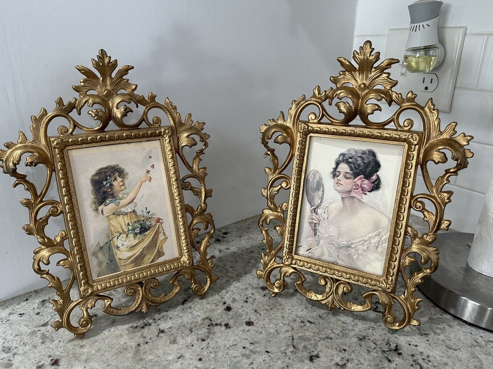 Vtg Ornate Victorian Rococo Gold Brass Picture Frame Plaque Holder w/Stand, 4x6