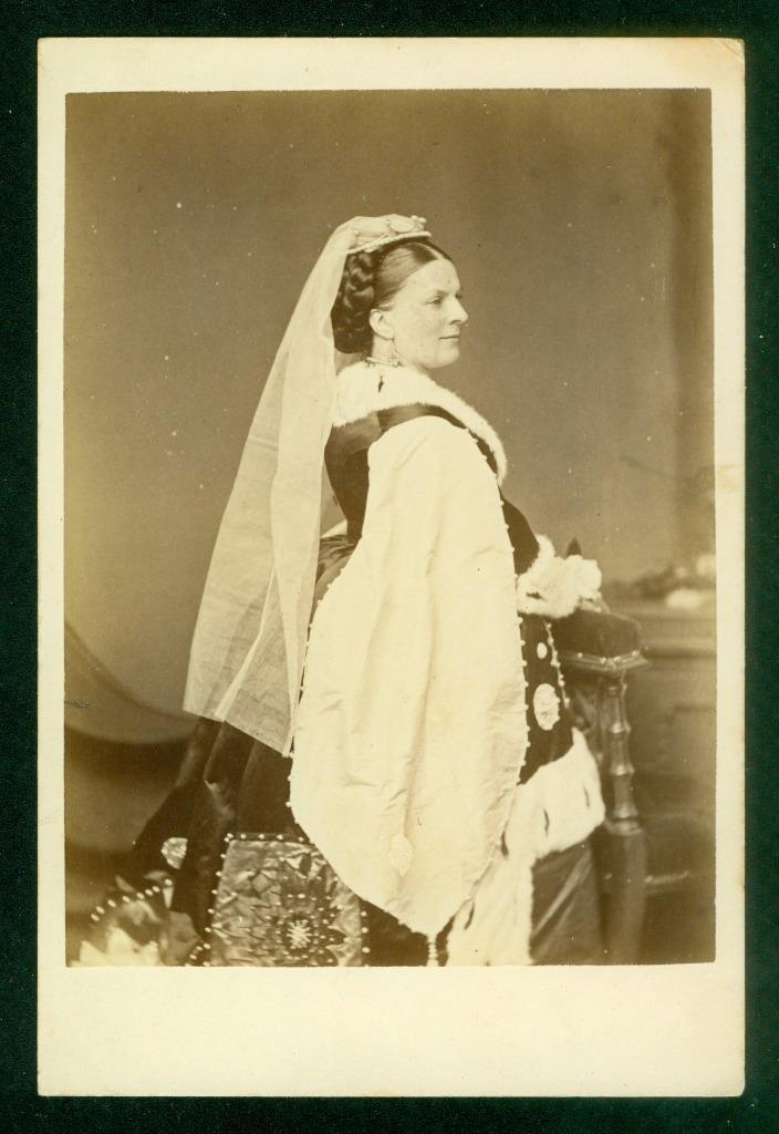 S10, 025-11, 1870s, Cabinet Card, Victorian Stage Actress, Cheltenham, England