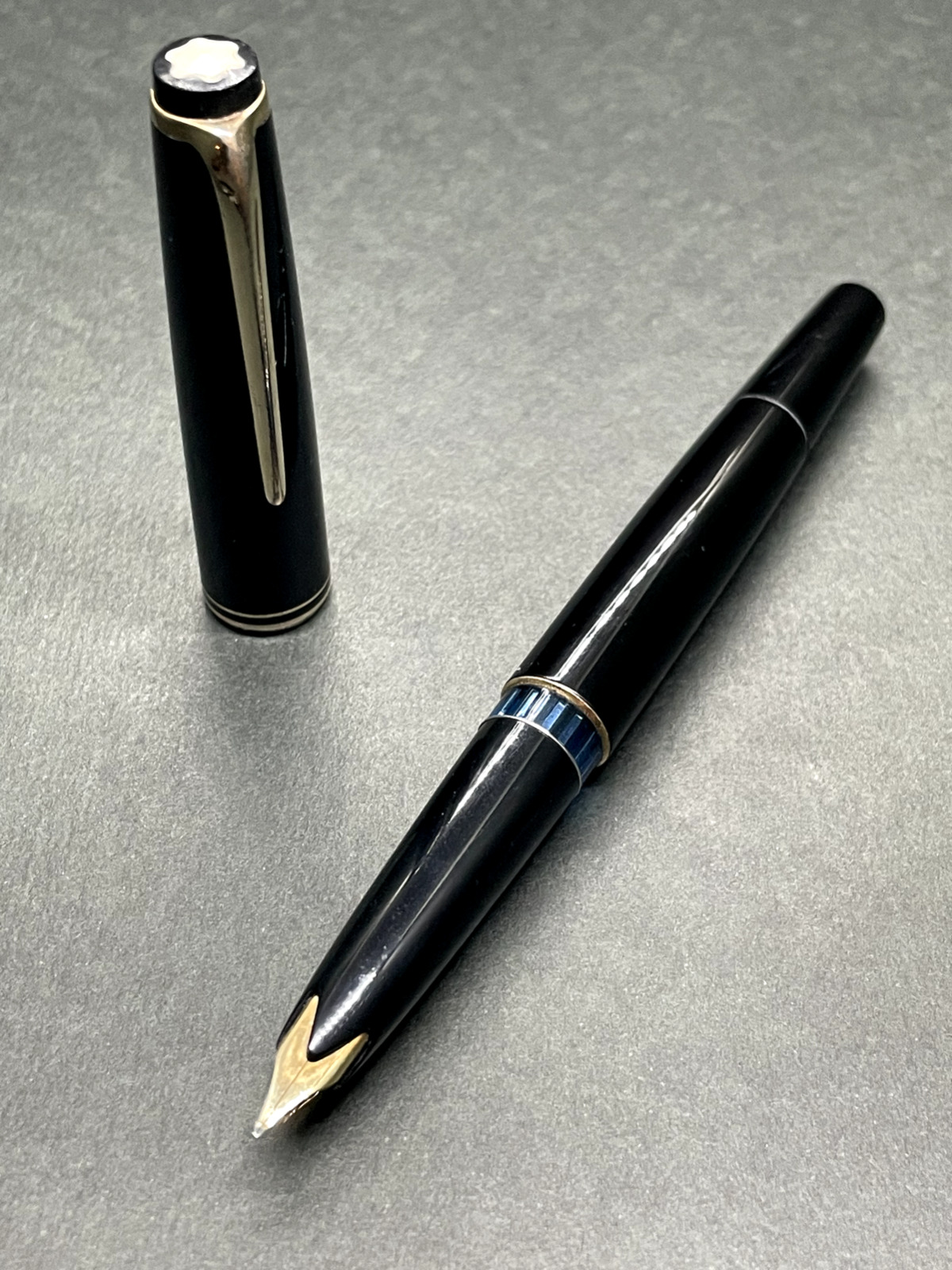 MONTBLANC No.22 Black GT Vintage Piston-filler Fountain Pen 14C 585 nib/F