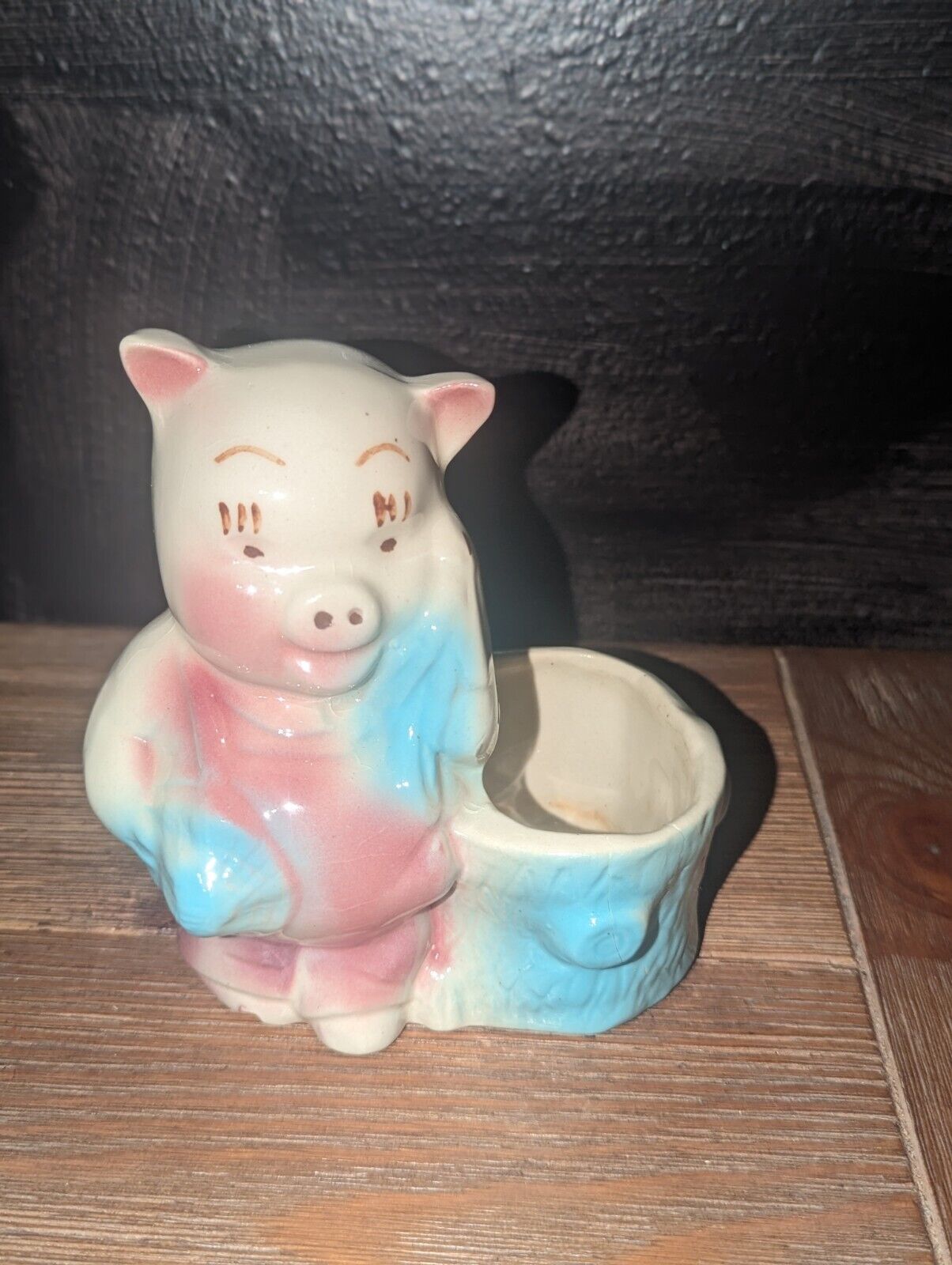 1950s Vintage SHAWNEE Ceramic 5 1/2\'\' Pig by Tree Stump Planter Blue And Pink