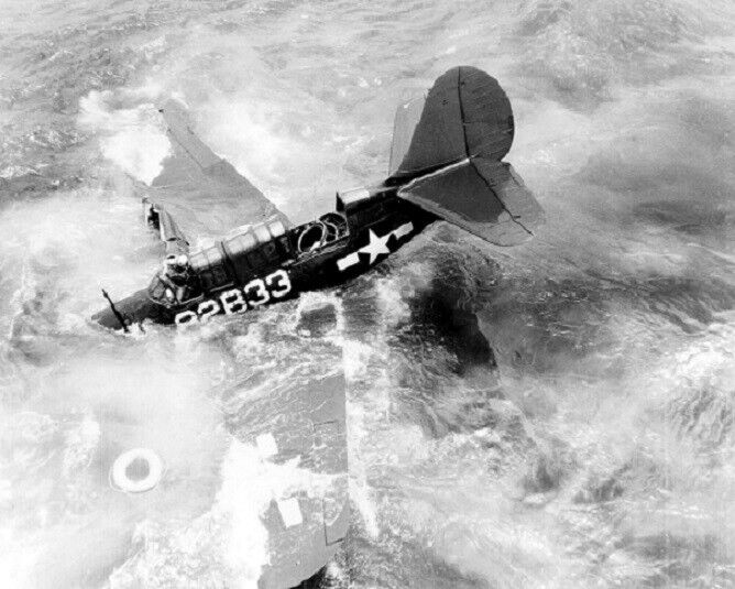Curtiss SB2C-3 Helldiver crash off the side of USS Charger WWII 8x10 Photo 675b