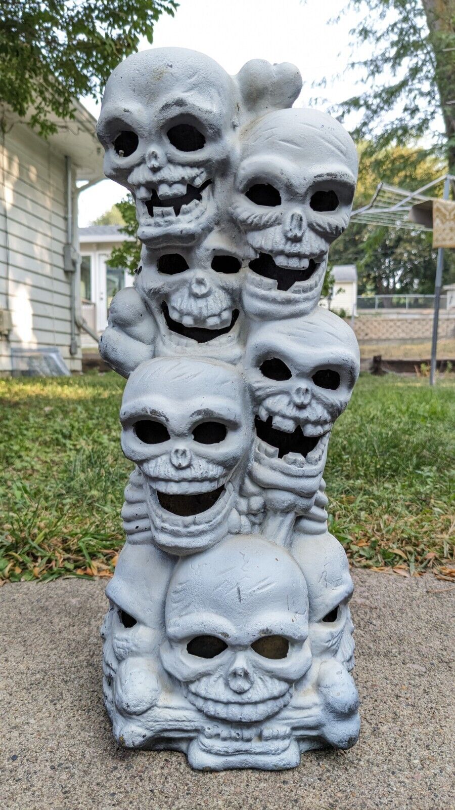1980s VTG Halloween Stacked Skull Totem Foam Mold 18” Halloween Spooky Yard 