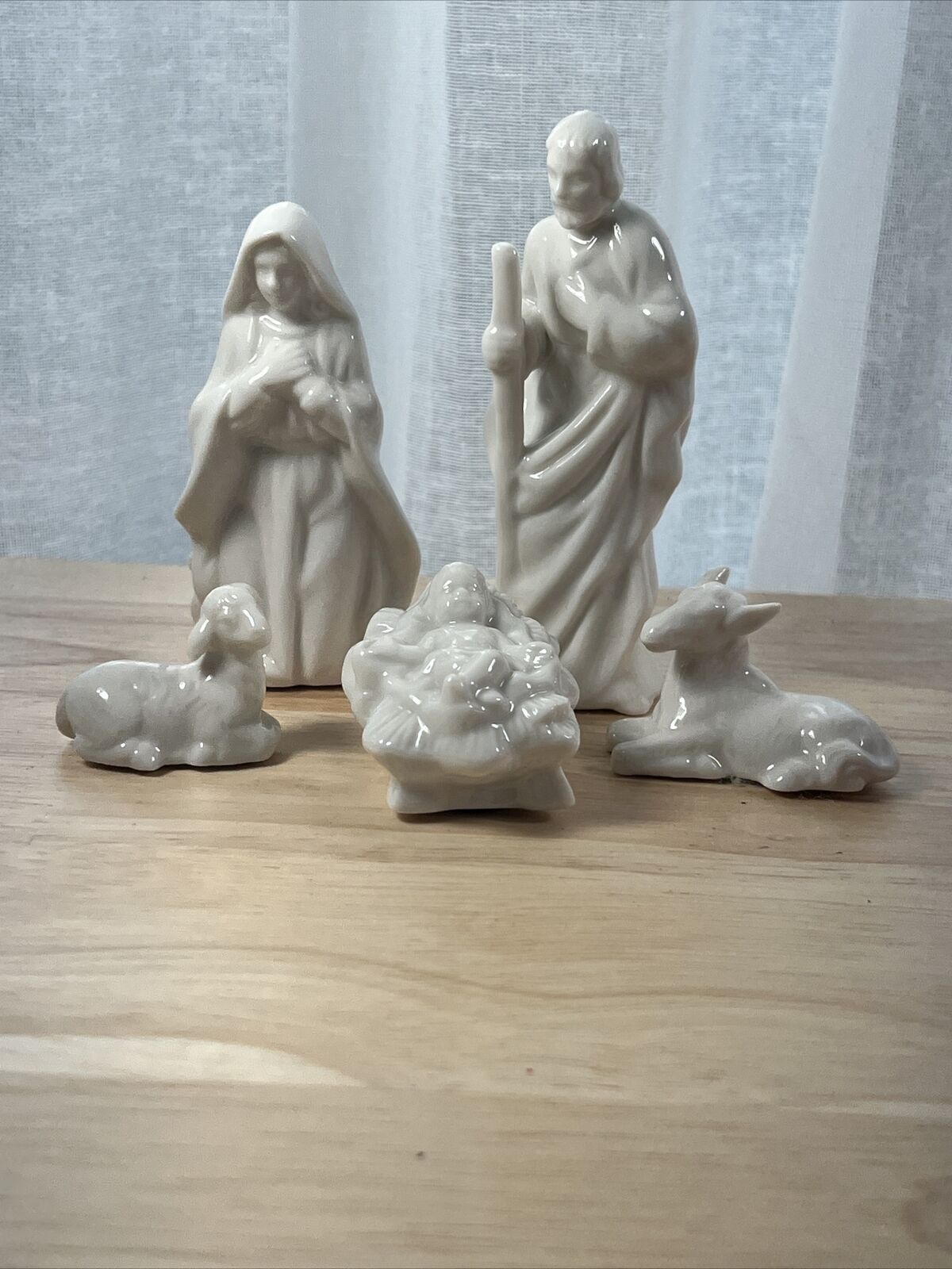 Vintage 2007 Enchanted Forest Mini Porcelain Nativity Set -5 Pieces READ