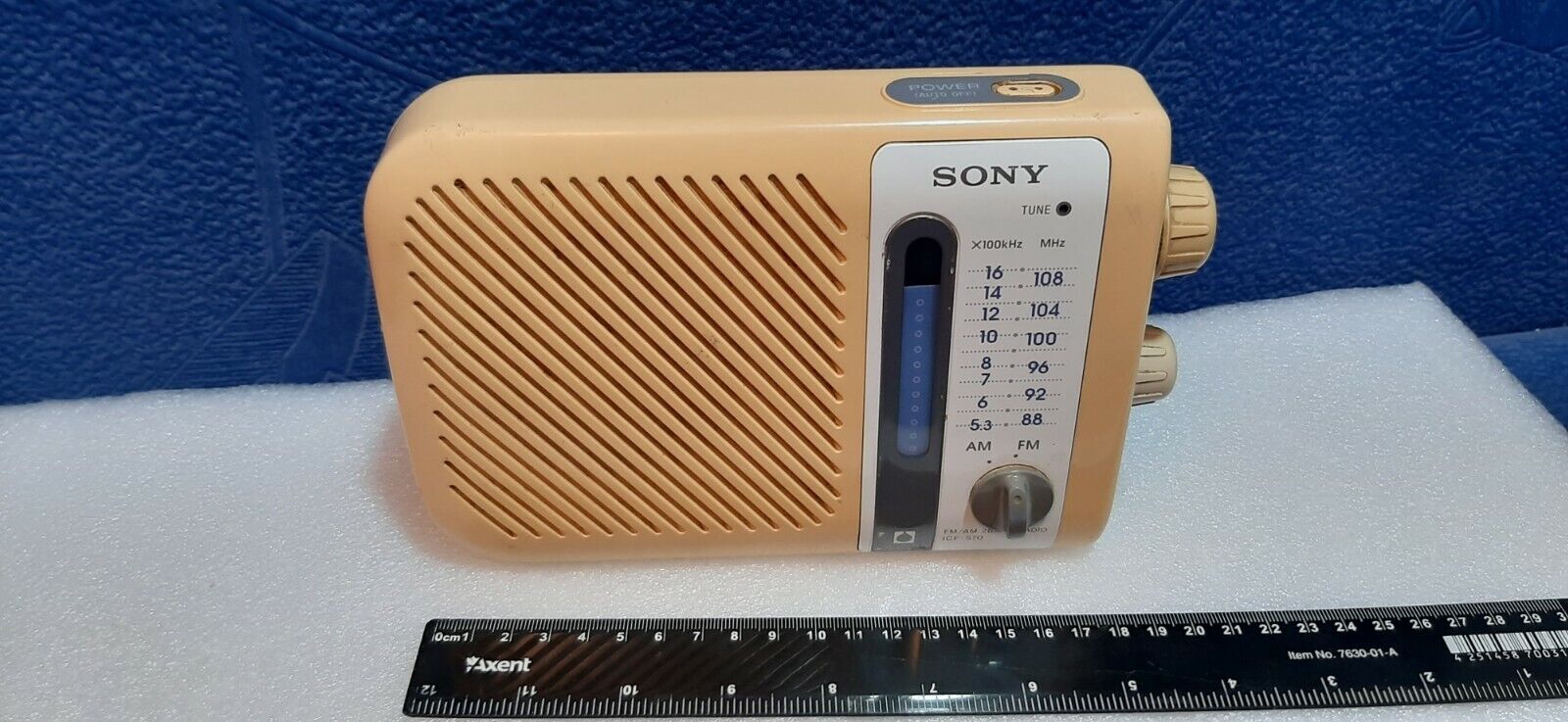 VINTAGE SONY ICF-S70 2-BAND PORTABLE RADIO.WORKING/RARE