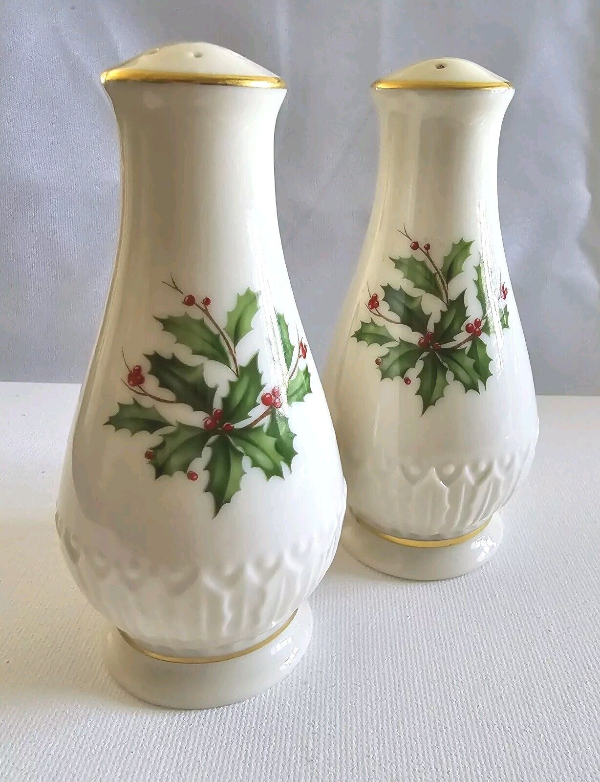Lenox Holiday Dimension Christmas Sculpted Salt & Pepper Shakers With Gold Trim