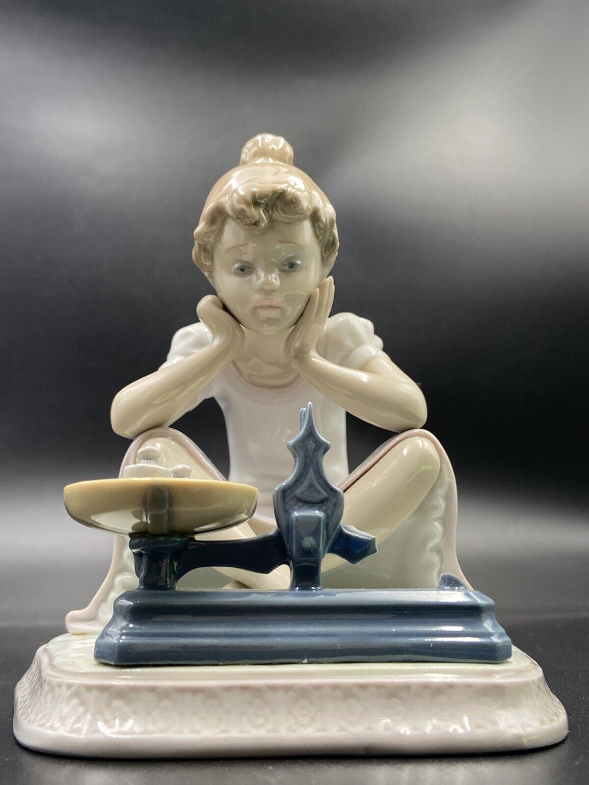 Lladro 5474 “How You’ve Grown” Girl Figurine Daisa 1987 Retired Spain  (damaged)