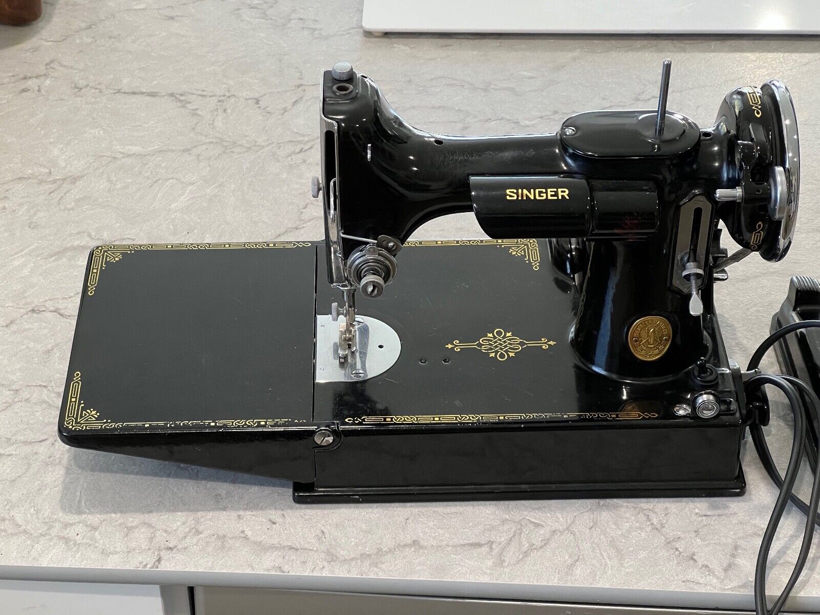Singer 221 Featherweight Sewing Machine with Accessories & Case 1937 WATCH VIDEO