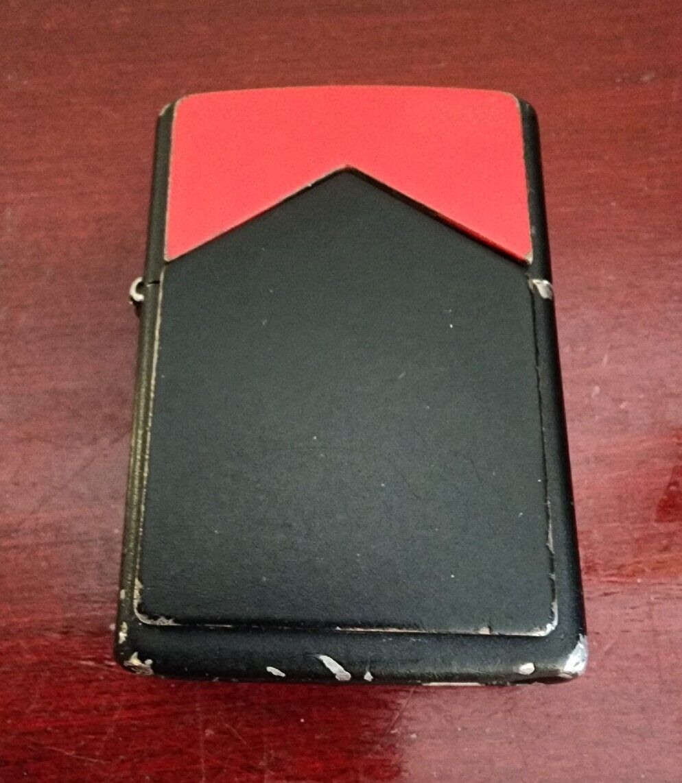 COLLECTIBLE 1996 MARLBORO RED ROOF BLACK ZIPPO LIGHTER. MADE IN USA. 