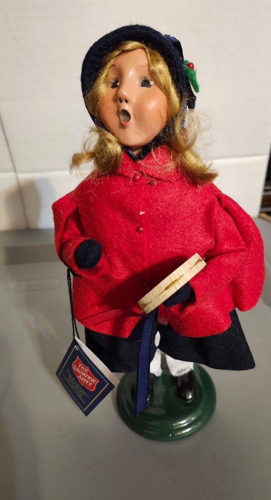 Byer's Choice 2007 Salvation Army Girl with Tambourine 9” Christmas 