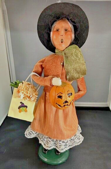 Byers Choice Carolers 2014 Halloween Witch w Pumpkin & Trick or  Treat Bag