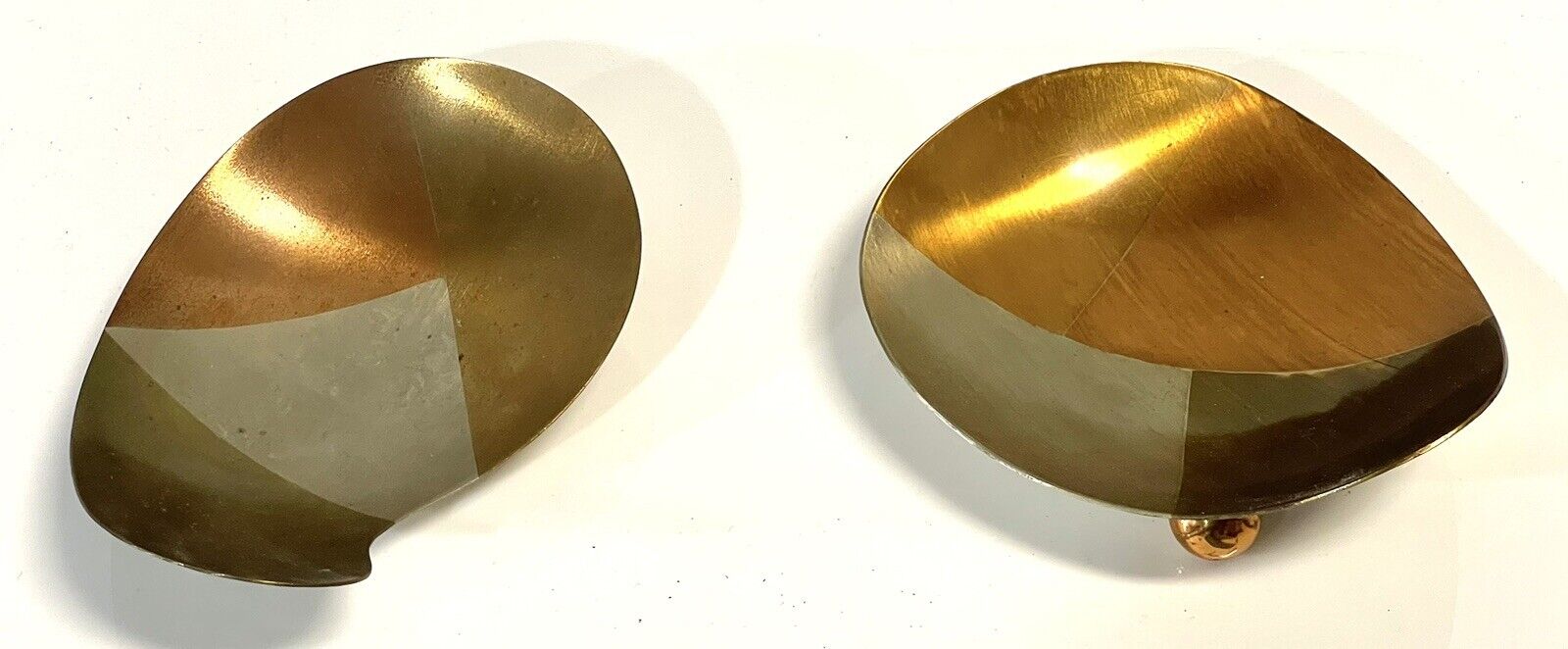 VINTAGE PAIR OF MODERNIST MCM MIXED METAL BOWLS MEXICO