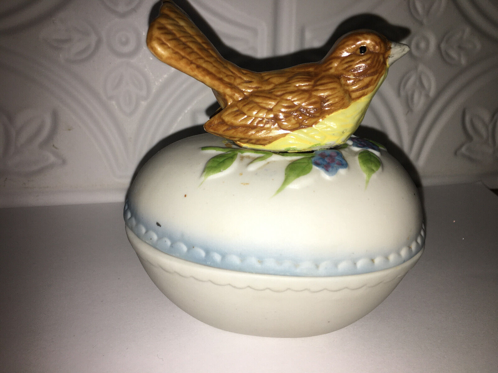 Vintage Ceramic Porcelain Bisque Egg Trinket Box Robin Bird And Flowers On Top