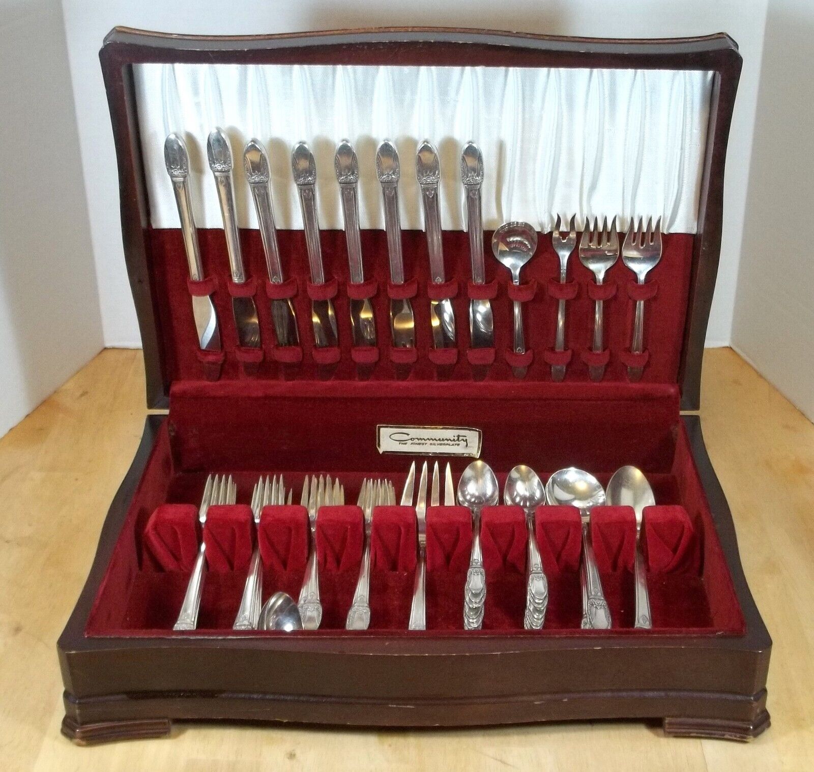 1847 Rogers Brothers First Love 56 Piece Silver Plated Flatware Set