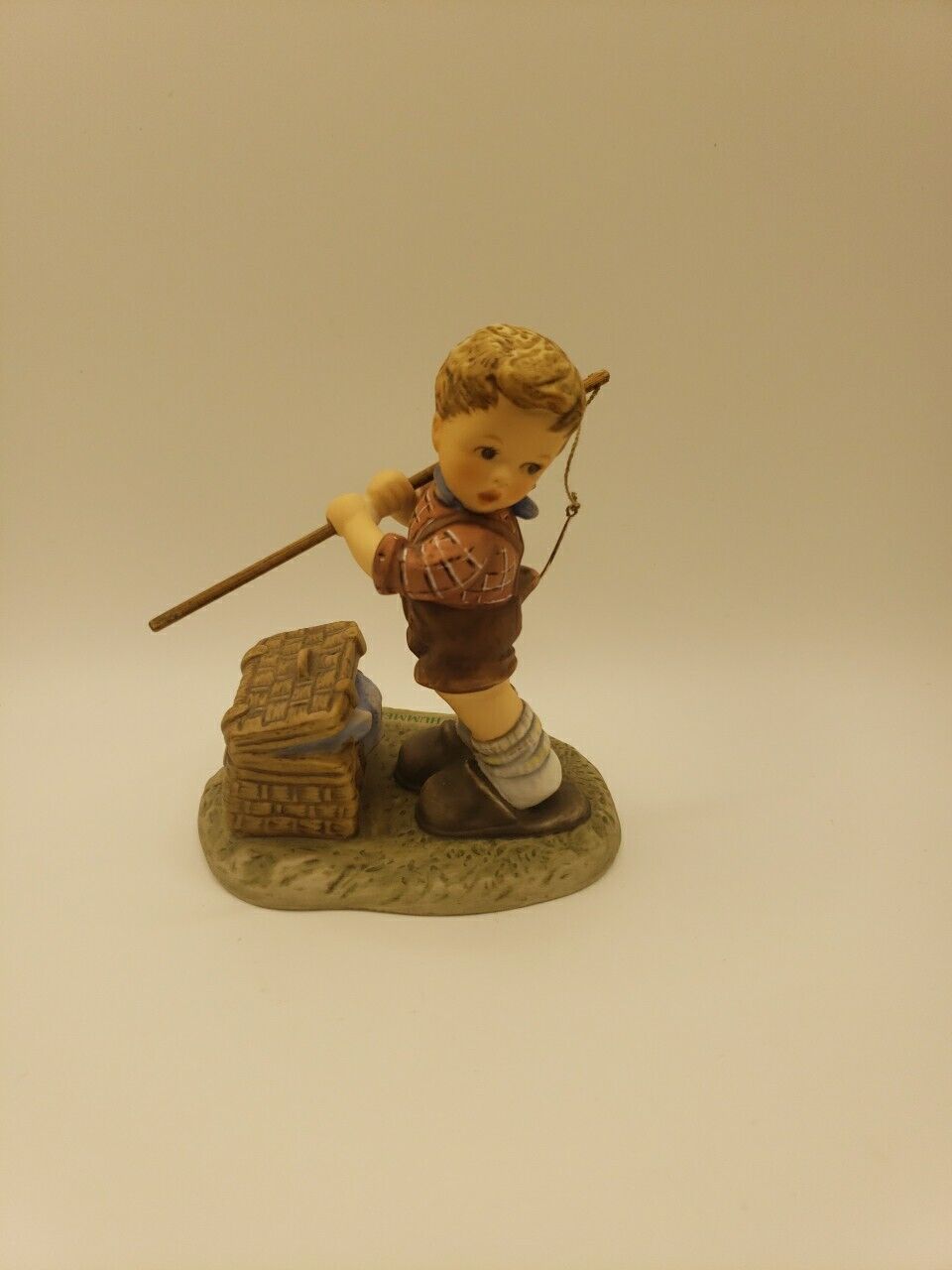Goebel Fishing For Trouble Berta Hummel Figurine 1999 BH 118 Boy Hook 4.5