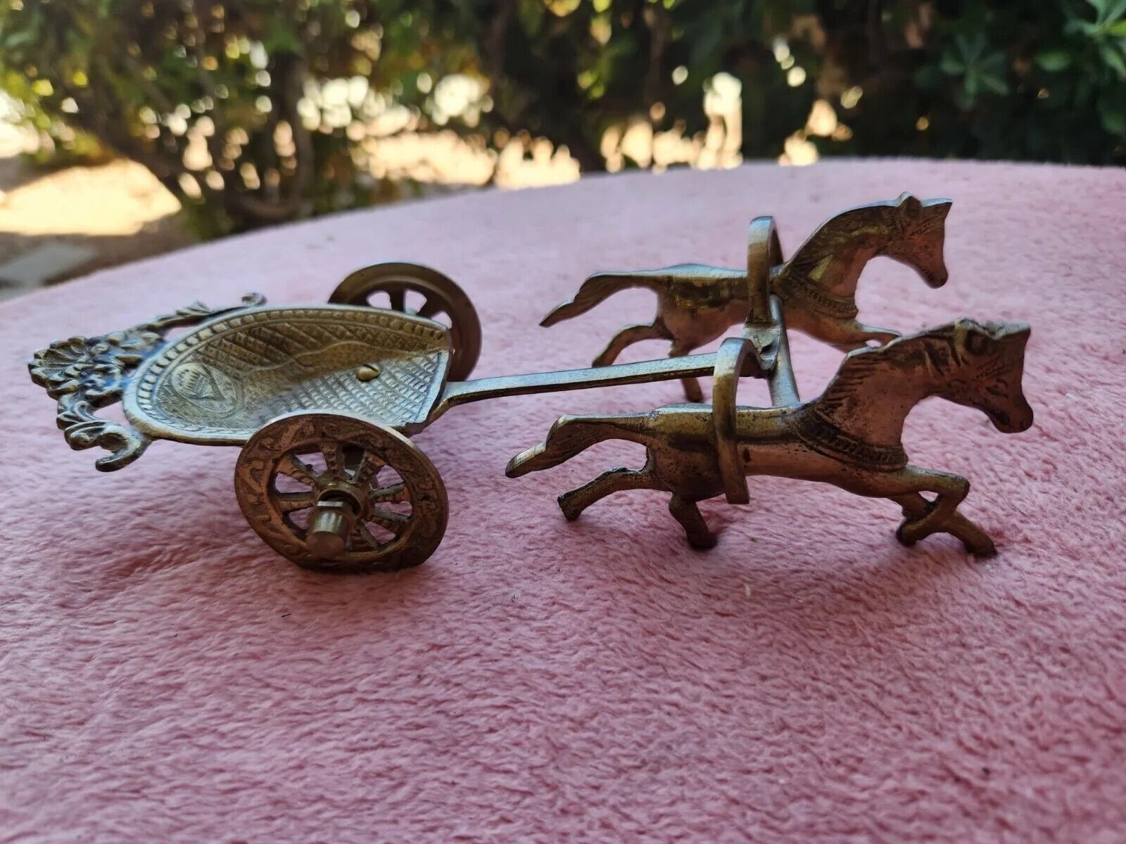 VTG.BRASS CHARIOT  PULLED BY TWO HORSES HAND CRAFTED. IN INDIA 