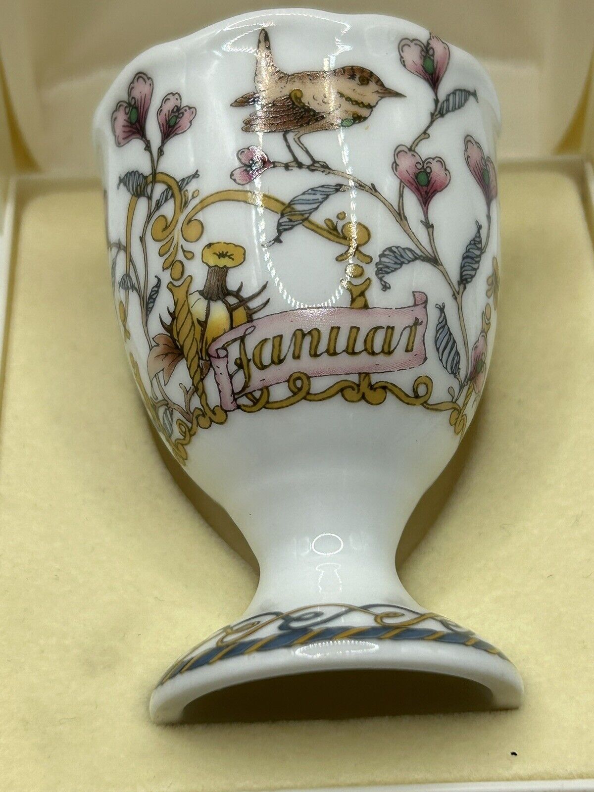 VINTAGE HUTSCHENREUTHER BAVARIA GERMANY EGG CUP Bird Of Month January