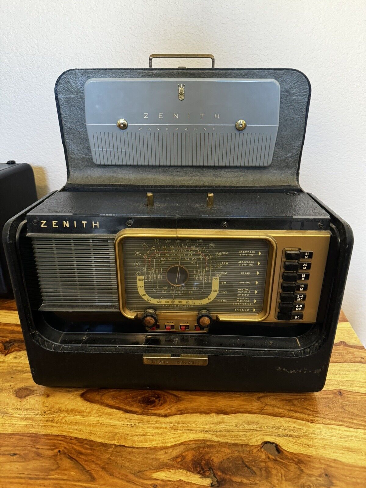 Vintage ZENITH Radio TRANS-OCEANIC Model H-500 Circa: 1951-52 * For Parts*