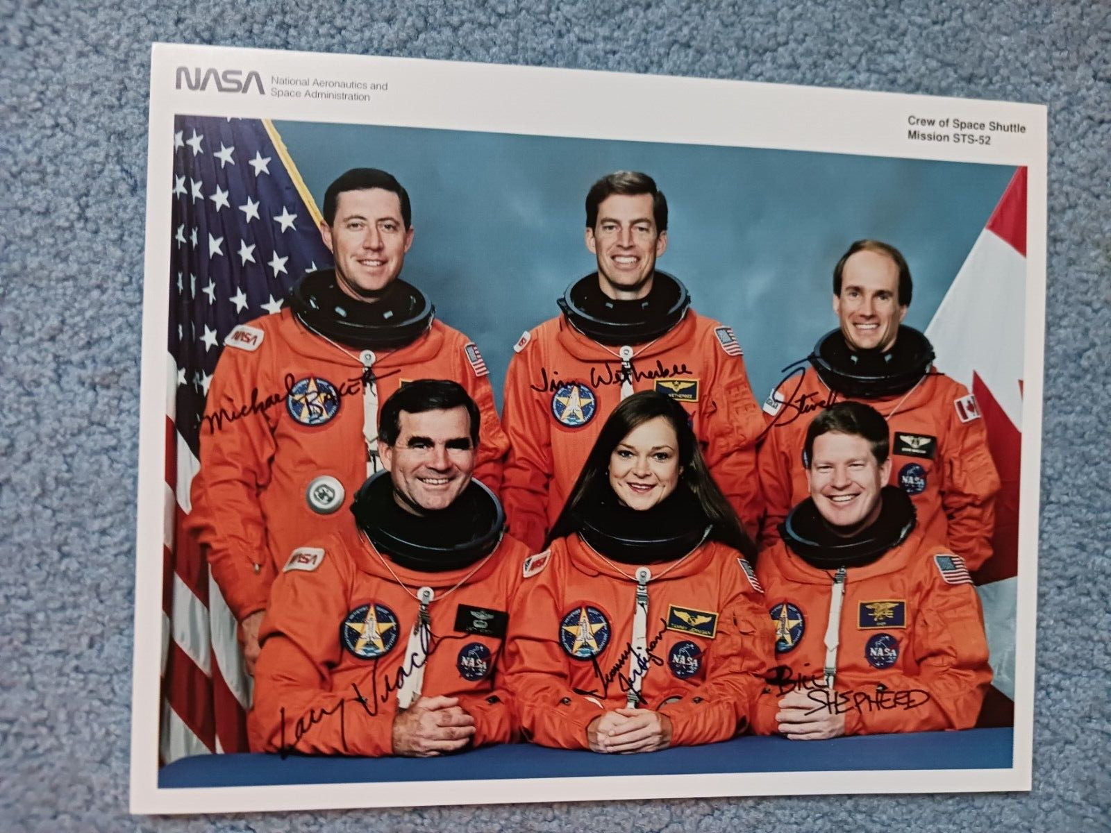 NASA STS-52 CREW 8X10 PHOTOGRAPH WITH SIGNATURES