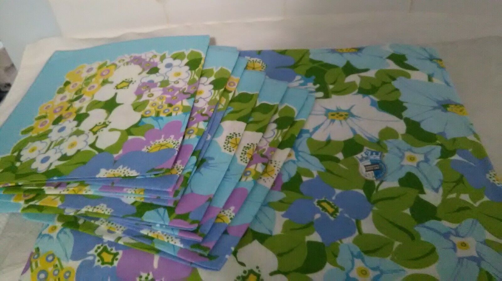 VINTAGE 1960s FLOWER POWER TABLE CLOTH 8 Napkins NEW NEVER USED Italy NWT