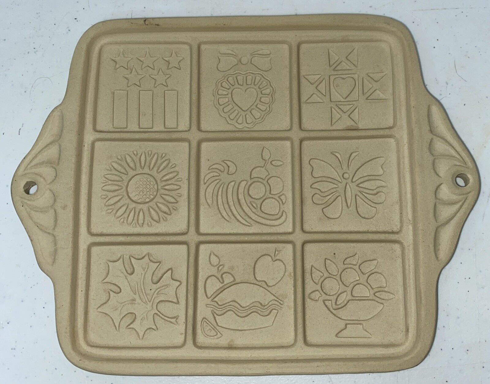 VTG 2000 Pampered Chef 10th Ann Round Up From The Heart Cookie Stoneware Mold 8”