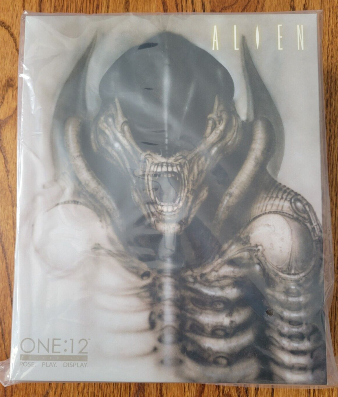 Mezco Exclusive One:12 Collective Alien Xenomorph Concept Edition