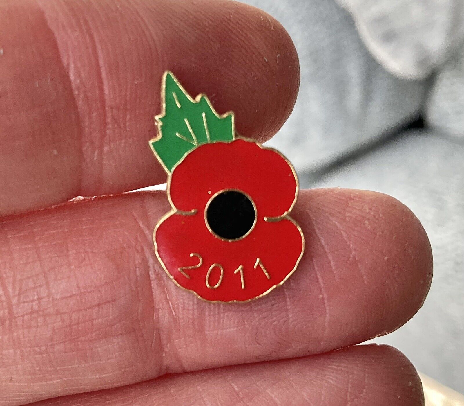 Genuine 2011  poppy  RBL official badge remembrance military