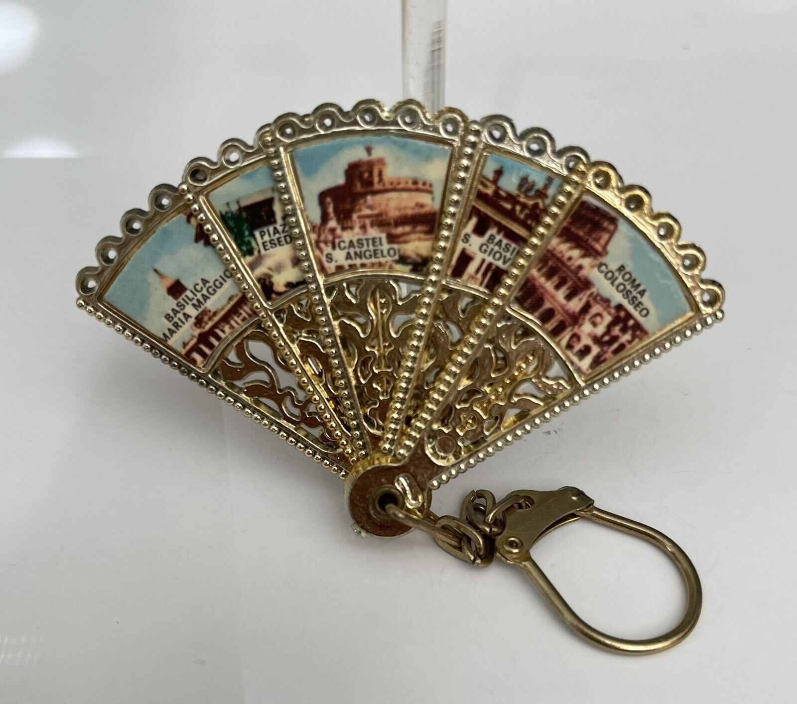 VINTAGE SOUVENIR ITALY ROMA ROME METAL FAN KEYCHAIN GOLD TONE  OPENS & CLOSES